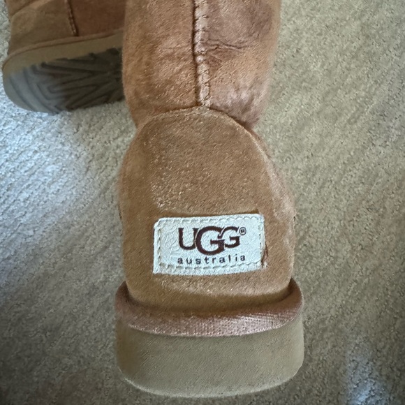UGGs W Classic Tall Size 7, Tan - Picture 9 of 11
